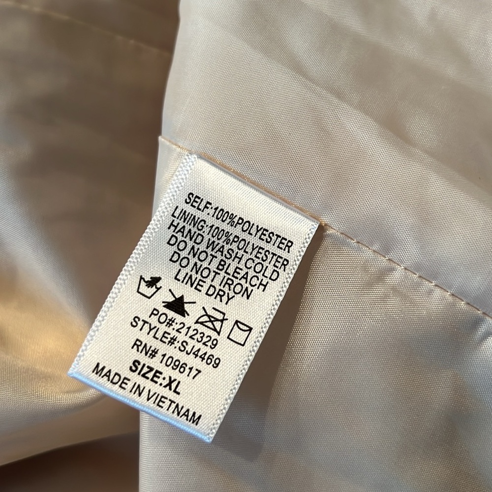 Shinestar Sherpa cream trench coat w lining, tortoise shell buttons. Belt - Picture 8 of 12